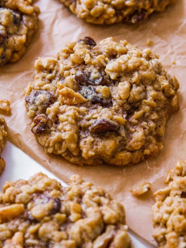 SOFT AND CHEWY OATMEAL RAISIN COOKIES